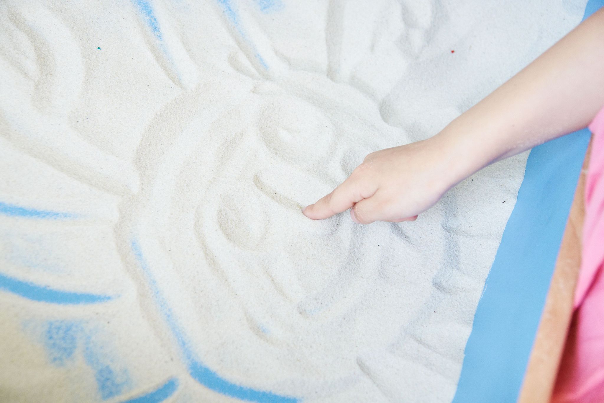 children painting sun on sand