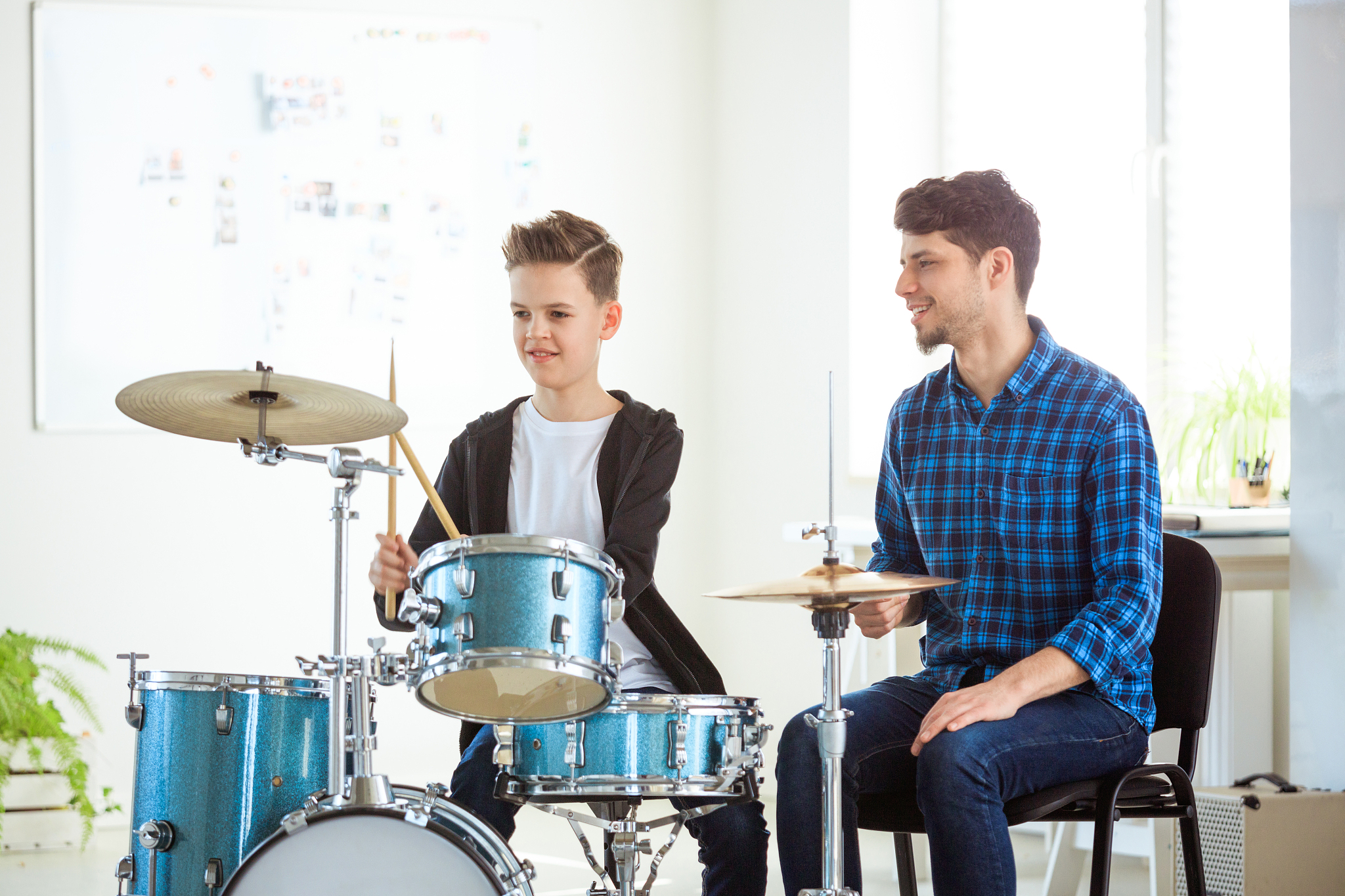 如何开办一家成功的爵士鼓教室：从计划到运营的完整指南