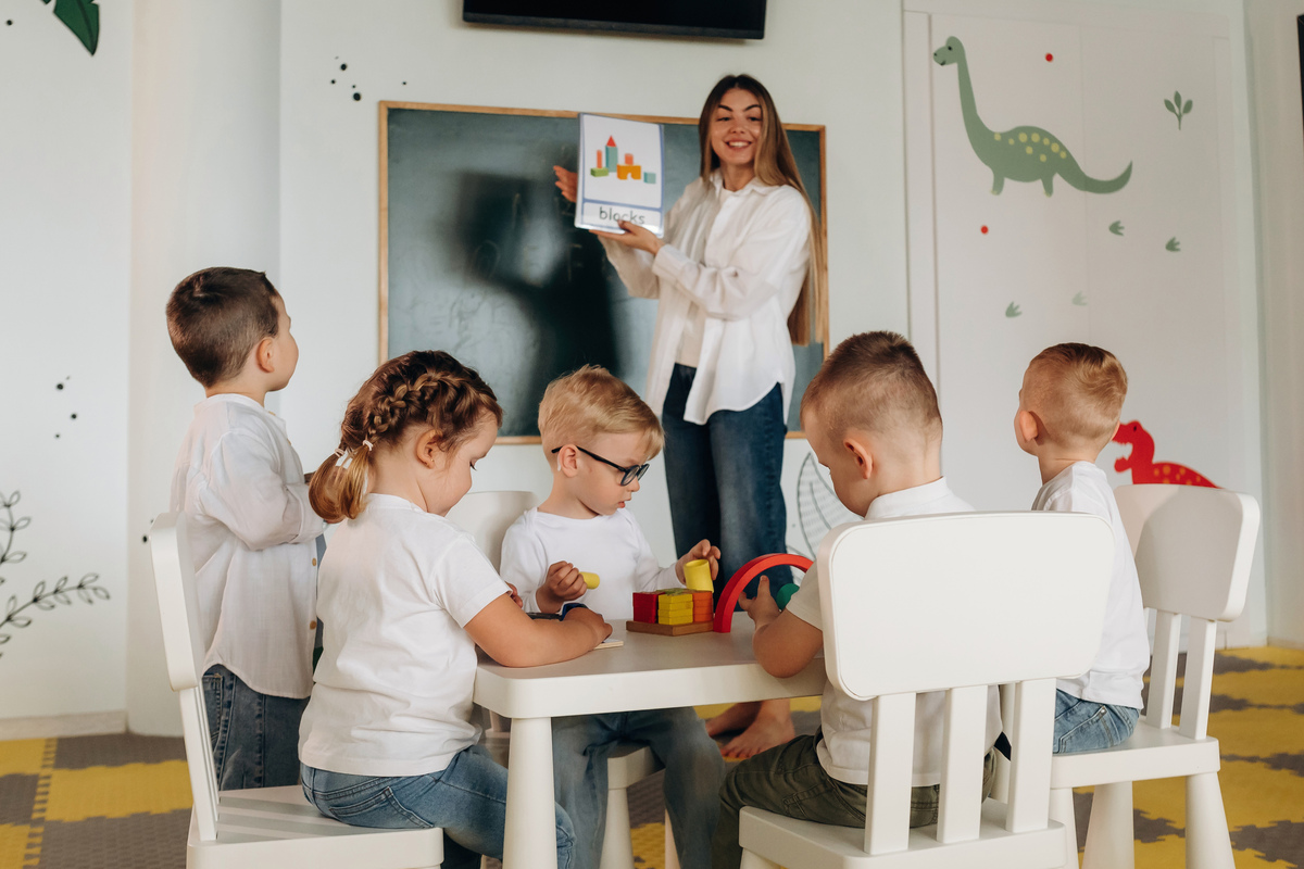 幼师专业发展前景分析：就业方向、未来趋势及发展建议
