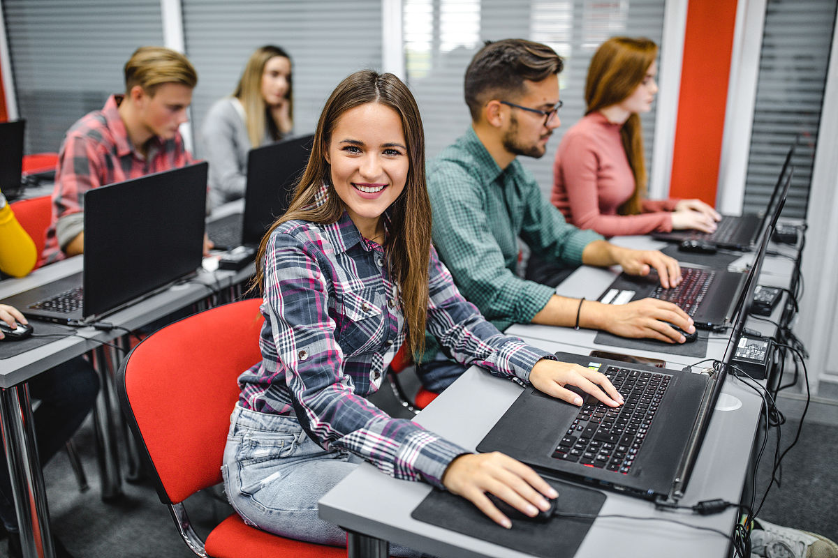 女生学计算机专业难吗用发散性