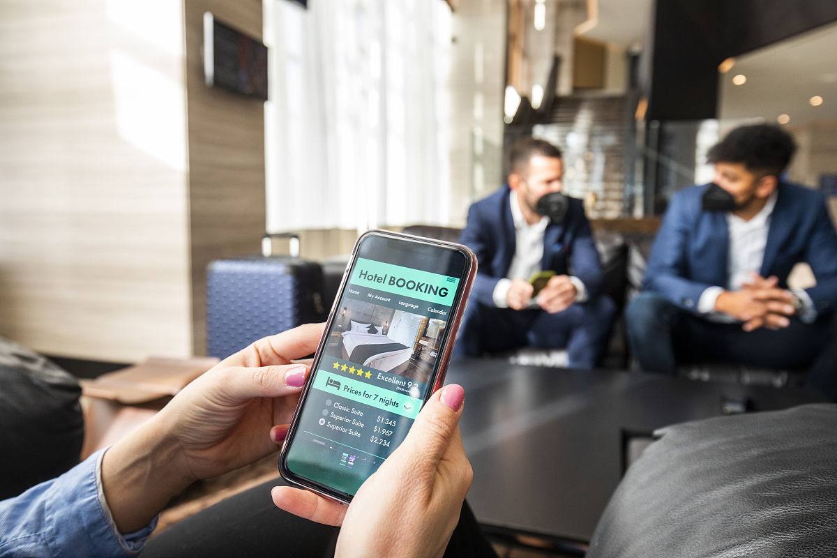 成都希望职业学校王牌专业：酒店管理、美容美发、电子商务、计算机应用