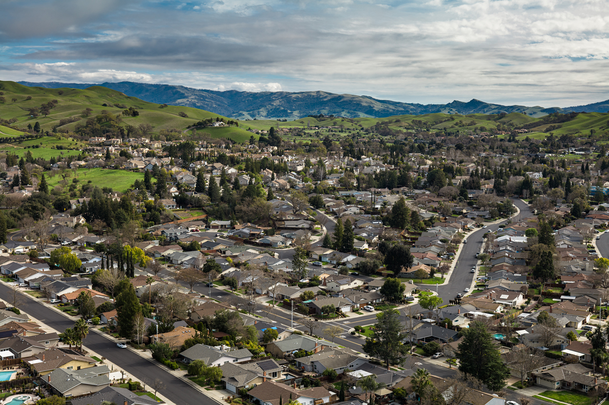 Countryside vs. City Life: Pros and Cons and My Personal Opinion