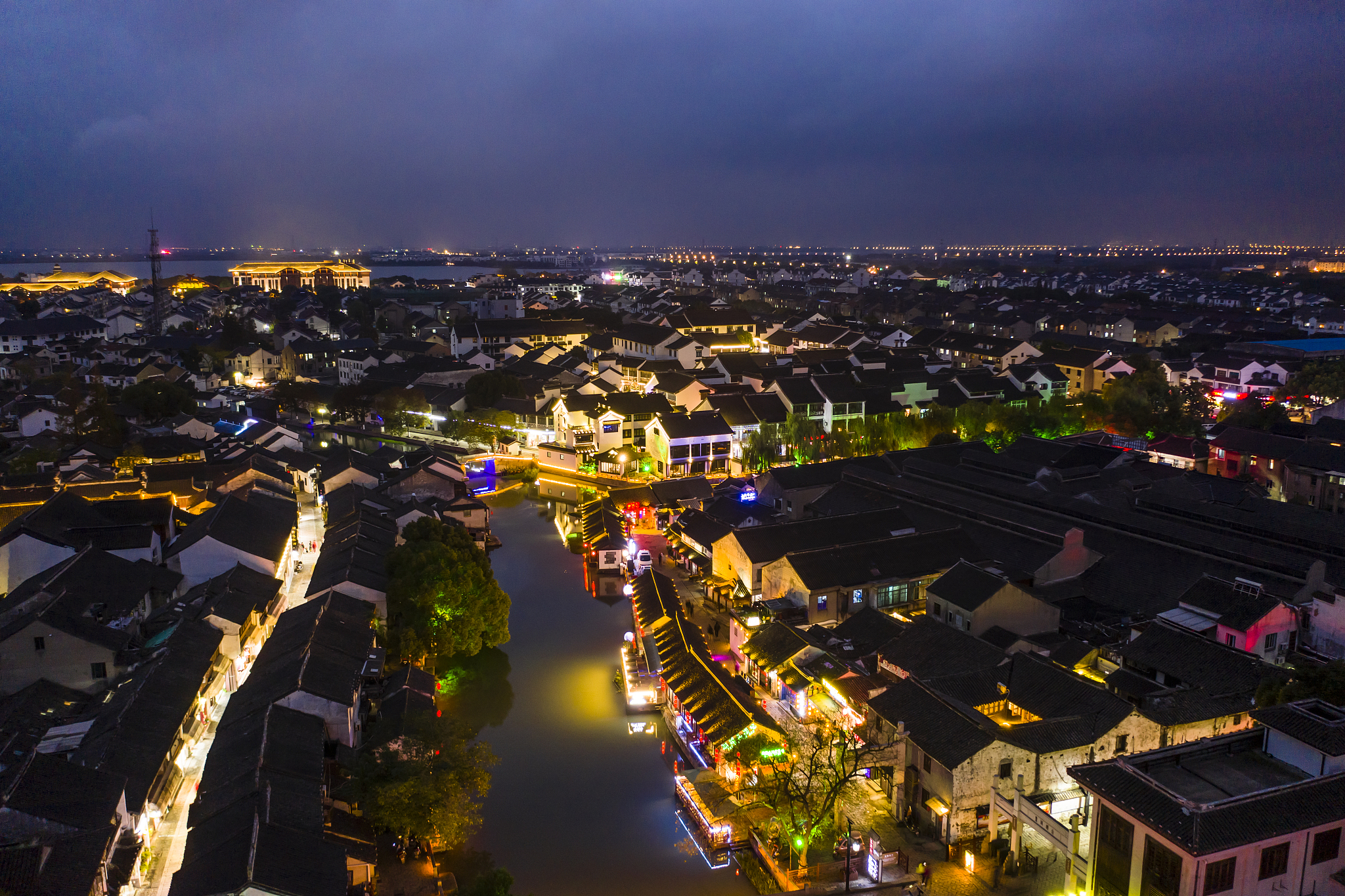 江苏苏州:航拍同里古镇夜景