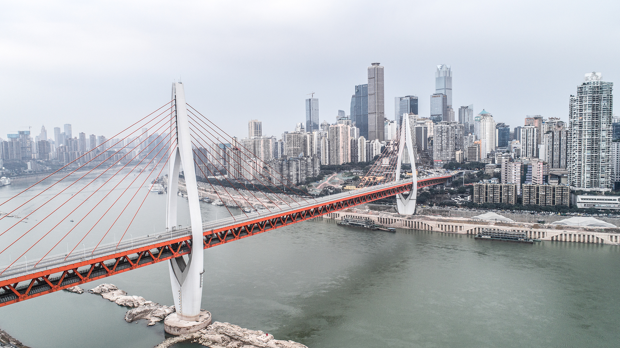 白居寺长江大桥Baijusi Yangtze River Bridge是中国重庆市境内连接大渡口区和巴南区的过江通道位于长江水道之上是重庆市七横线和重庆轨道交通18号线跨越长江的控制性节点工程。