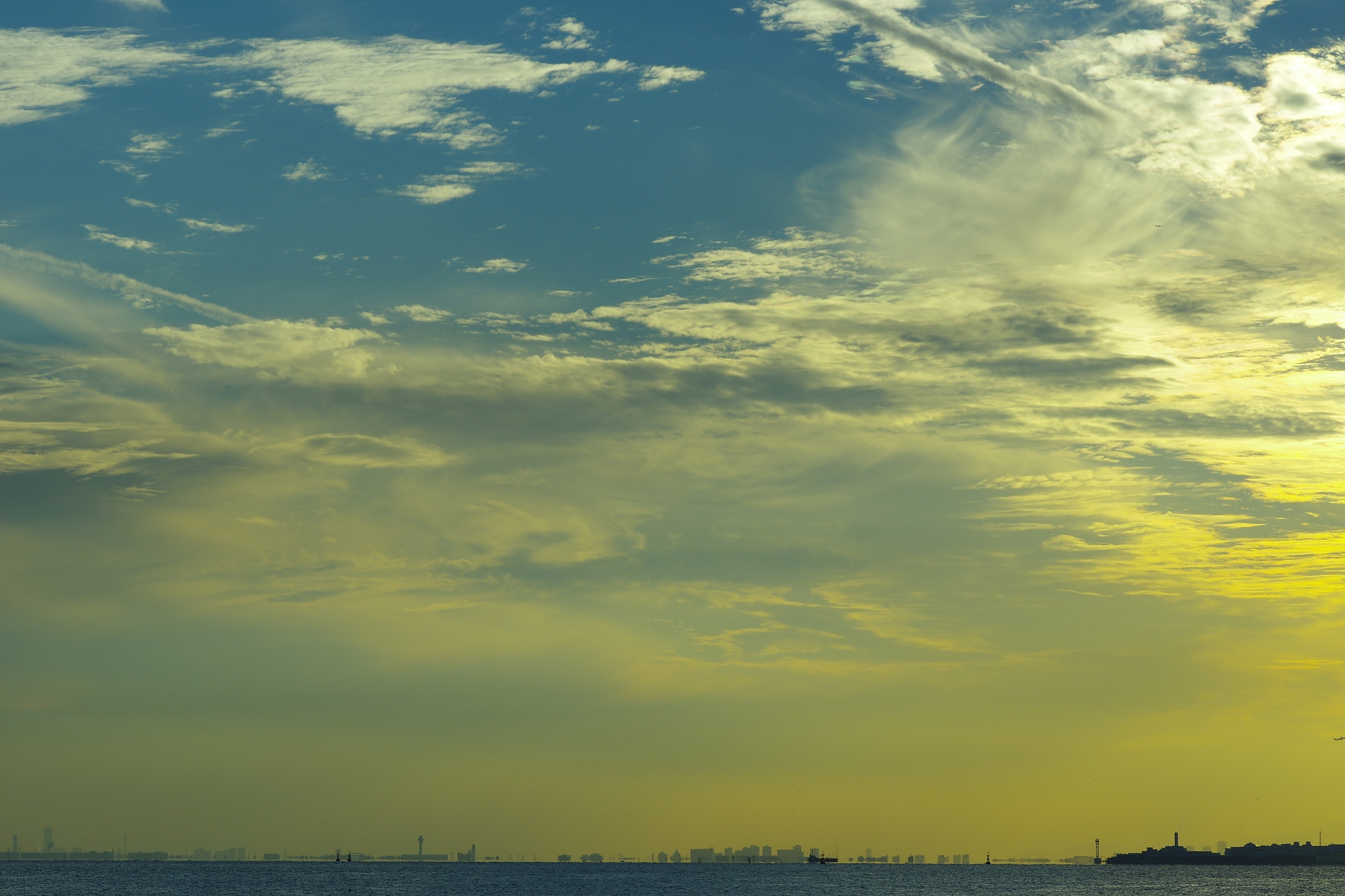 海市蜃楼原理：50字简要 & 200字详细解释