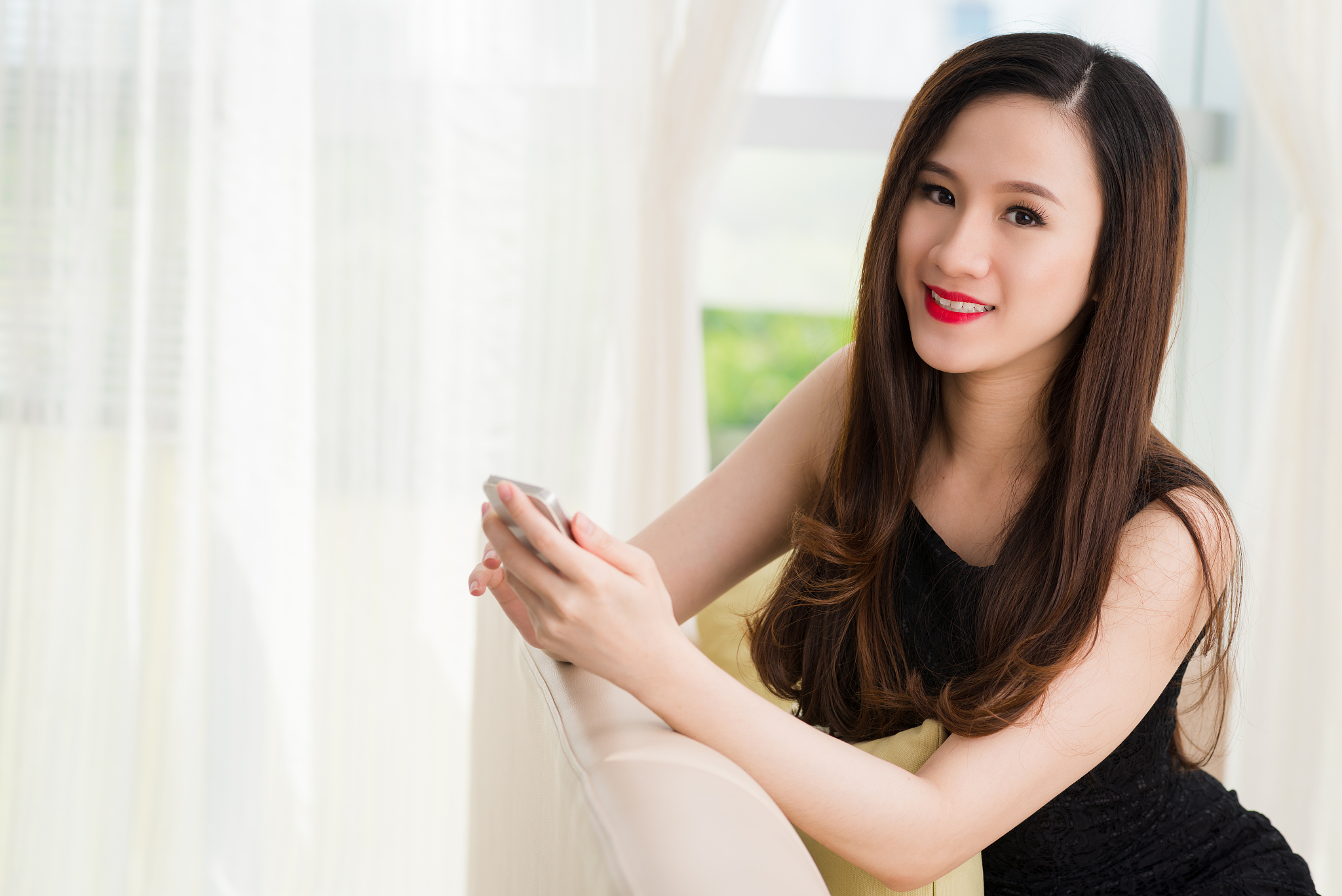 gorgeous brunette with a smartphone