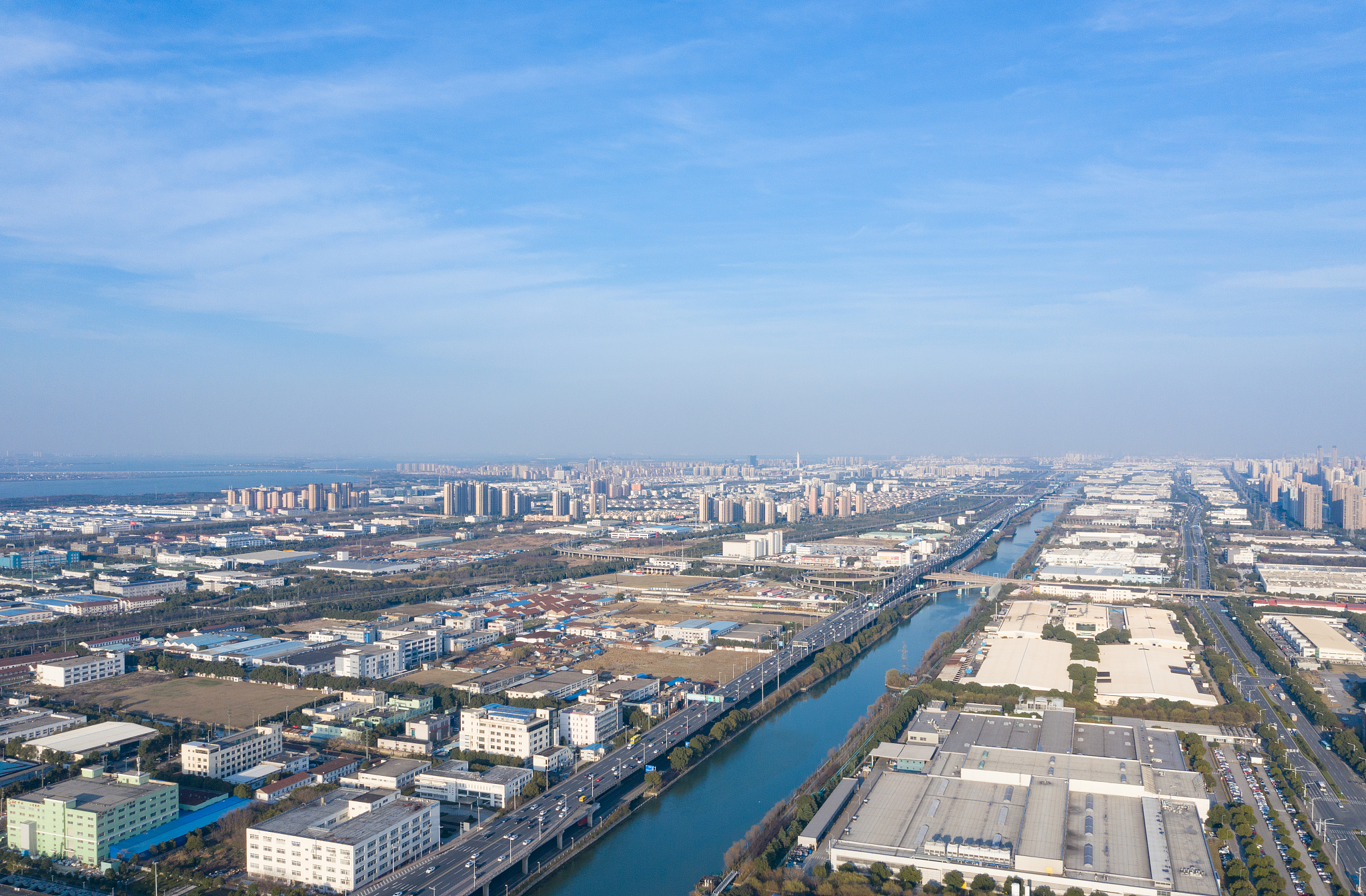 航拍现代城市工业区建筑风光