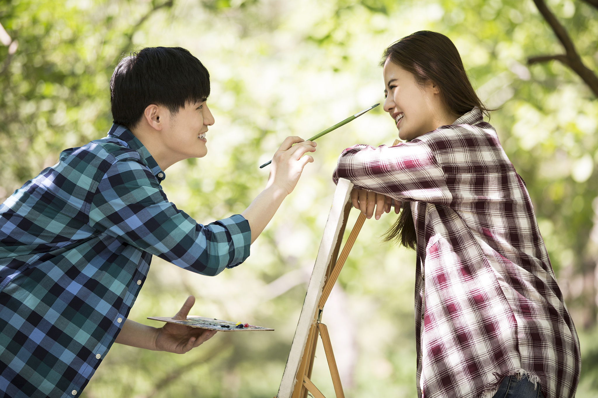 平凡男孩的爱情故事：成艺和张欣怡的爱情之旅