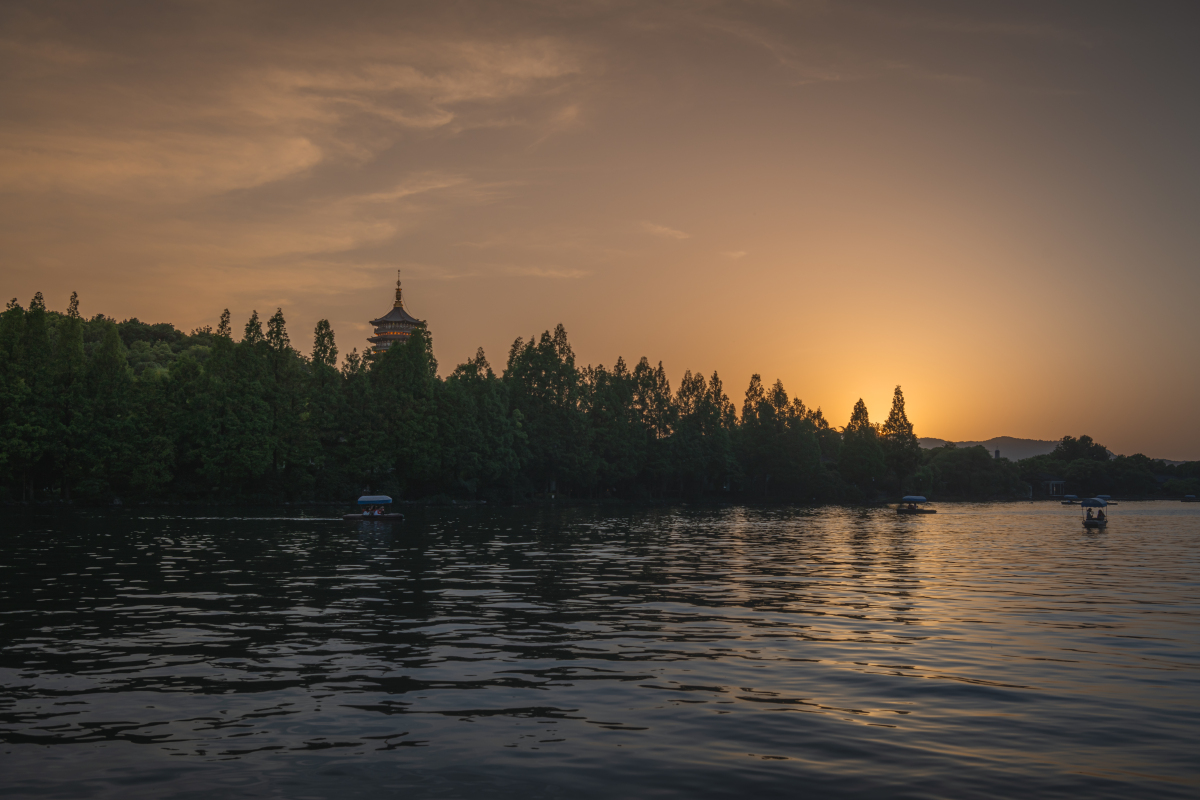 <strong>杭州</strong>西湖的金色时光魔力,中国江苏省