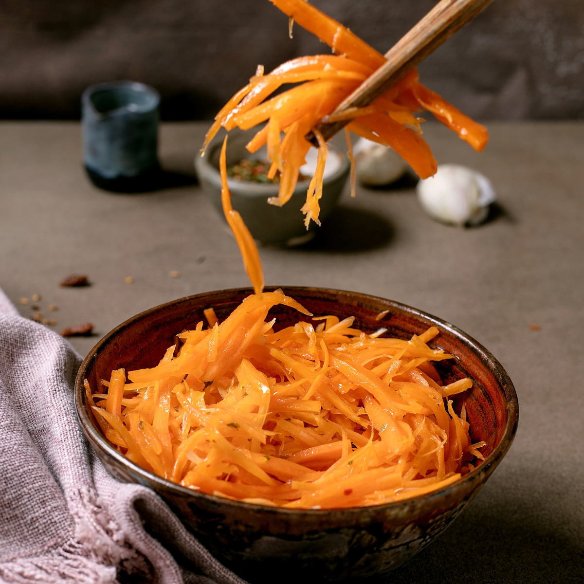 酸辣土豆丝制作教程 - 家常菜谱，简单易学