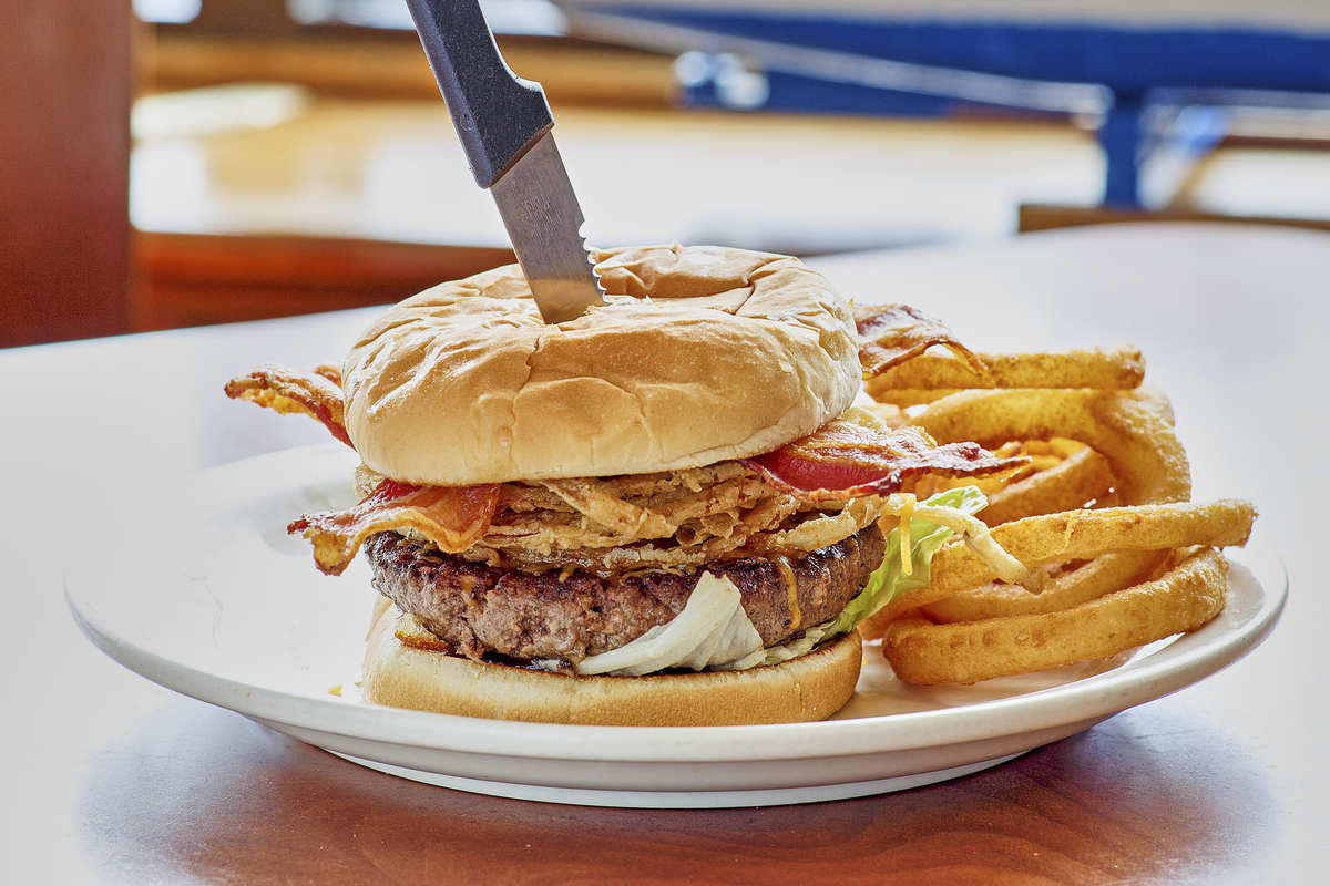 汉堡：美国文化象征与风土人情的体现