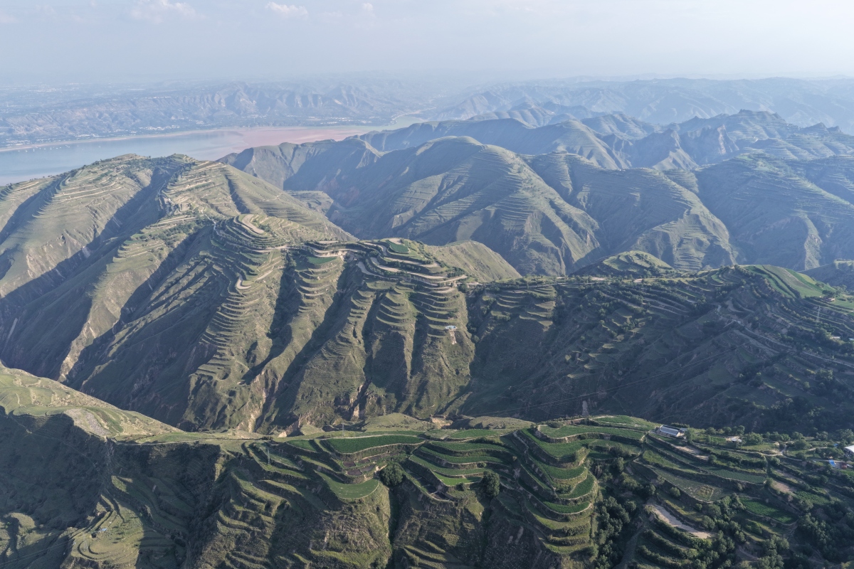 吕梁山区特点：地理位置、自然环境、民族文化、经济发展、旅游资源