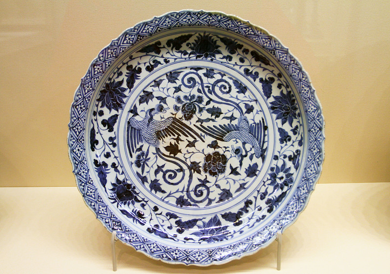 元青花的内胎灰白色底胎为什么不是回答加拓展。