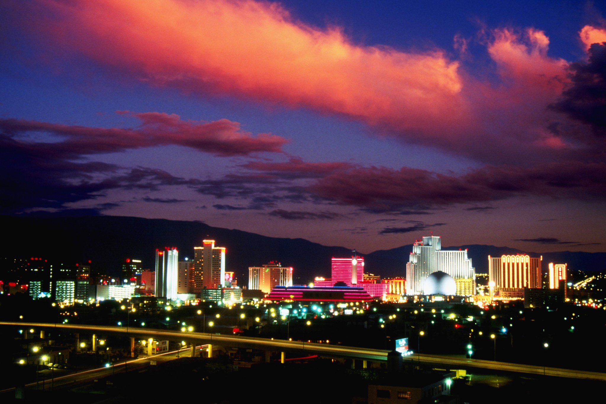 reno skyline at dusk