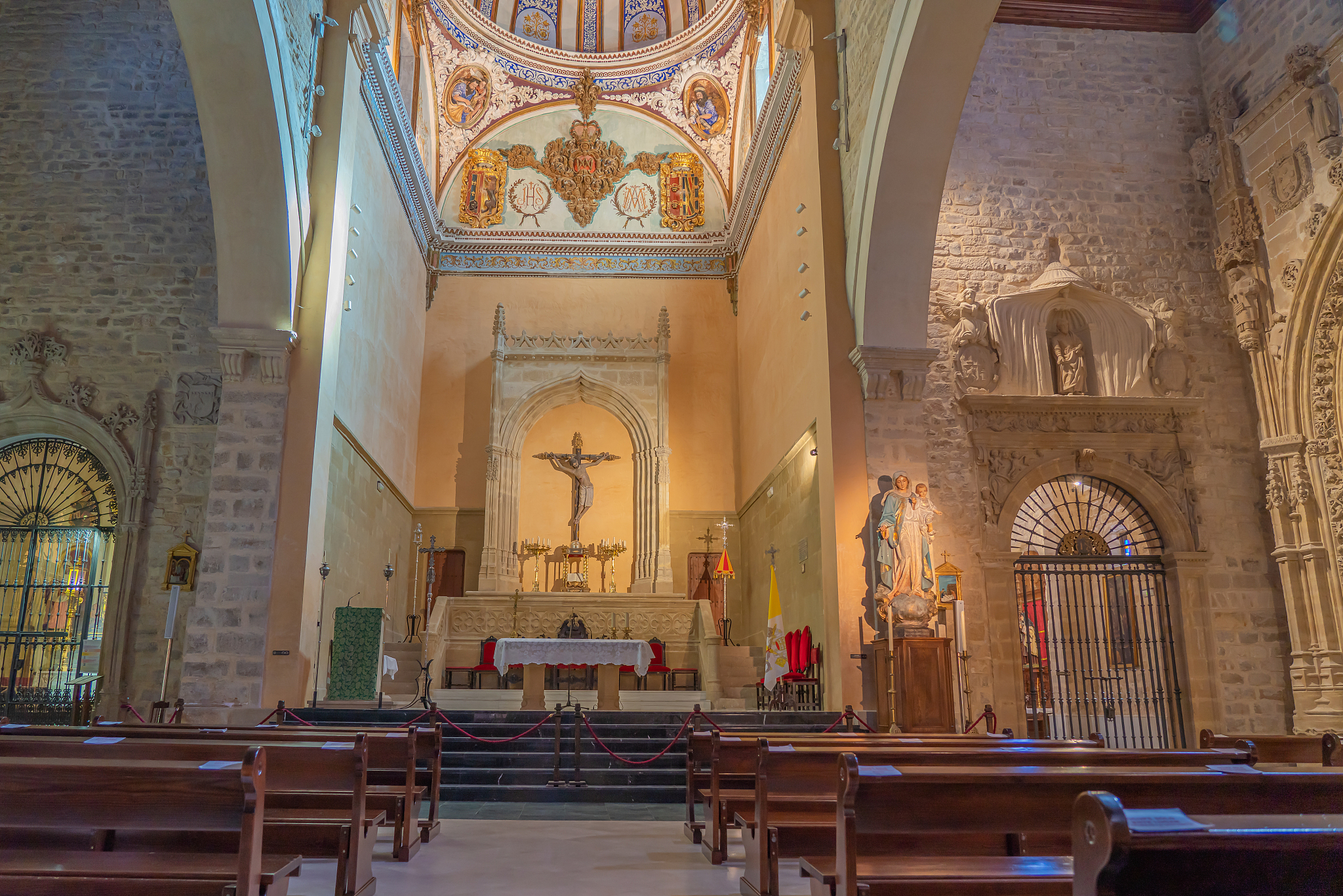 inside of the collegiate church of santa maria de los reales alc