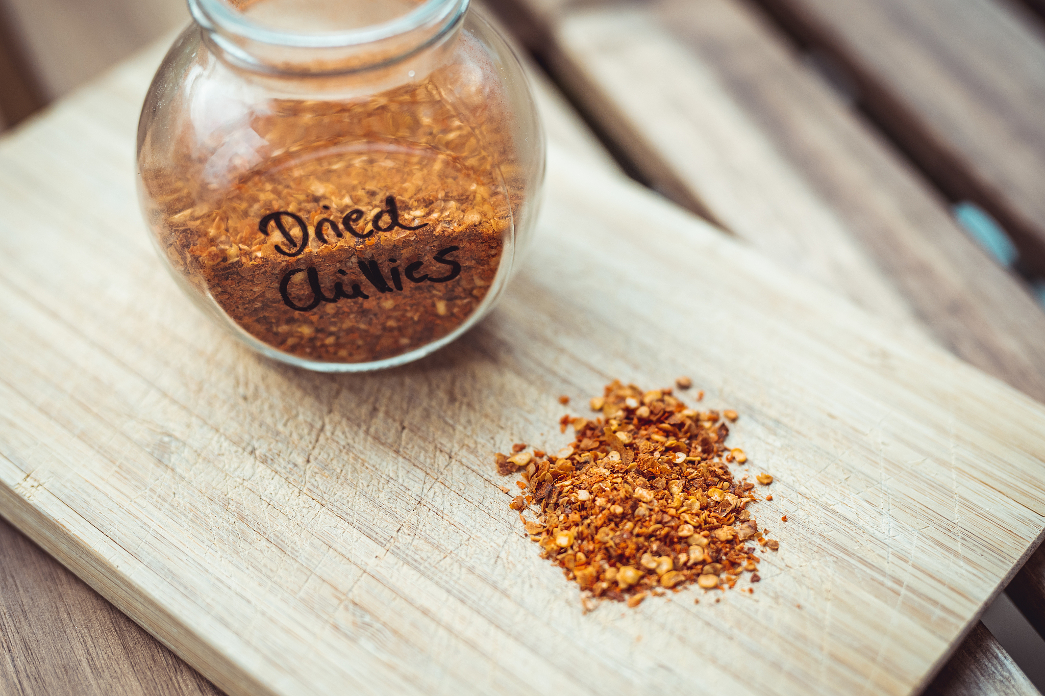 东北石油大学化学专业就业方向：石油化工、医药、食品、环保等