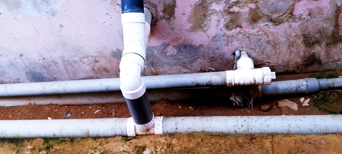 一楼独立下水管道脱节，谁负责维修？