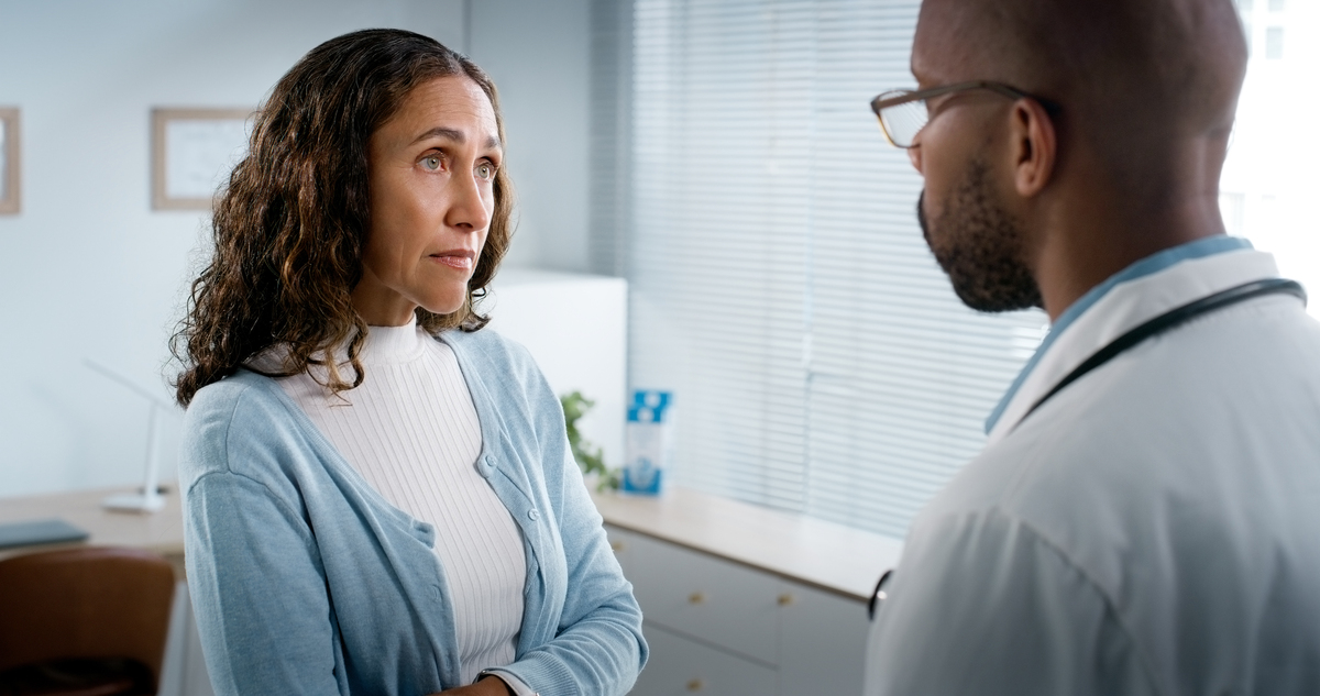 我是一名医生我同事的妈妈不清楚一种病的作用害怕自己没救了老是来烦我我不想理他怎么优雅而不失礼貌的拒绝
