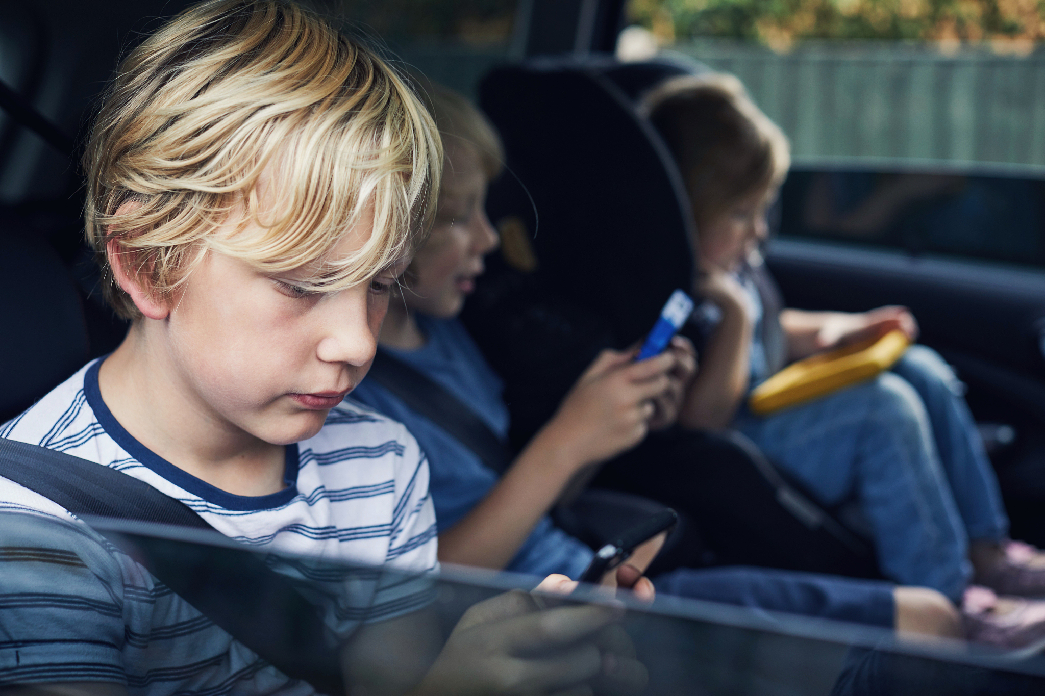 children using electronic devices