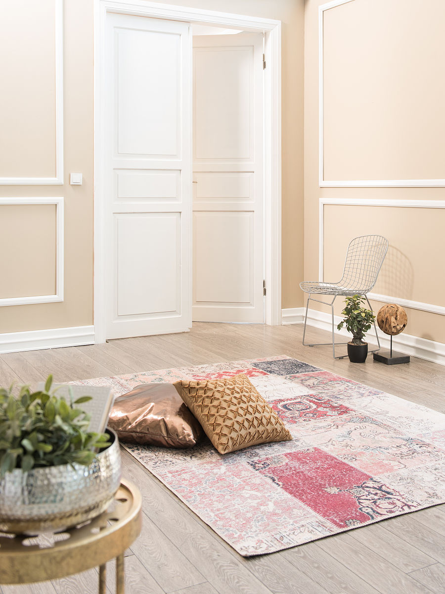 用美式英语写3条关于40x120cm 地垫门垫家用脚垫卧室地毯地垫的好评以及其好评标题。结果格式为输出格式为：标题+：+好评内容。