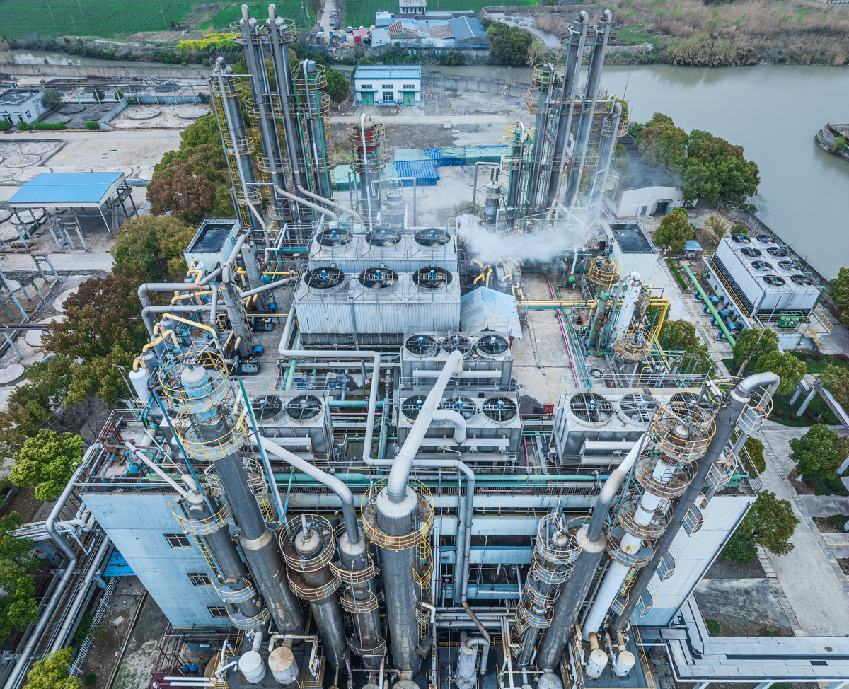 写一篇关于延安能源化工有限责任公司化工园区污水特点。