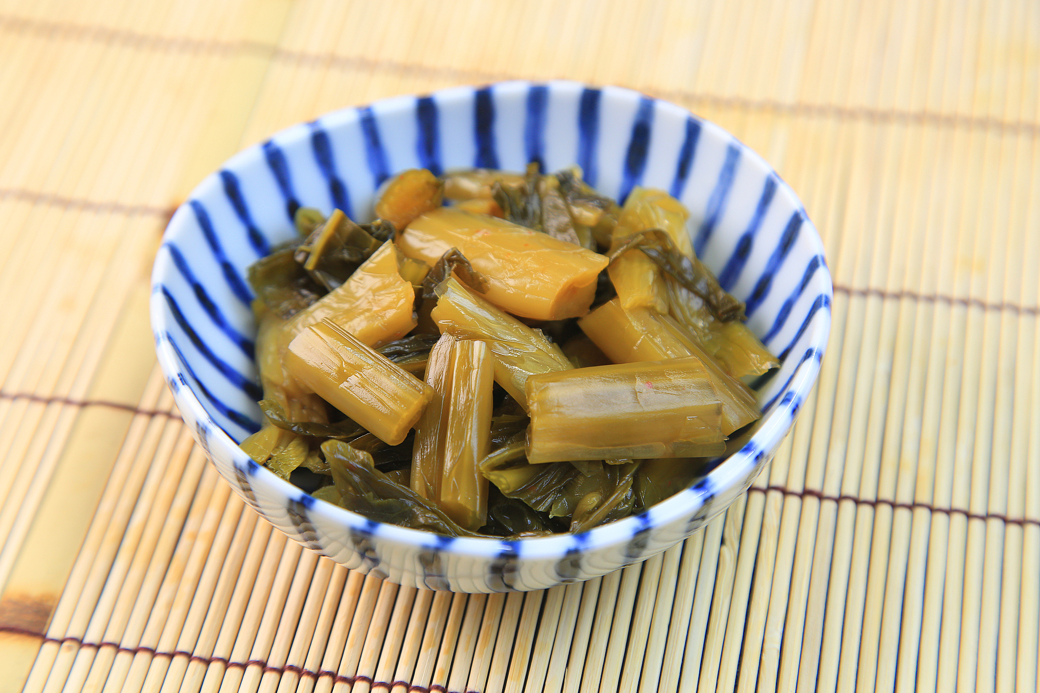 腌大蒜的做法_湘西泡菜之腌大蒜_腌大蒜怎么做_菜谱_美食天下