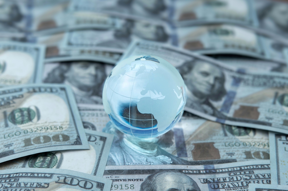 美国经济危机：金融泡沫与实体经济衰退的矛盾