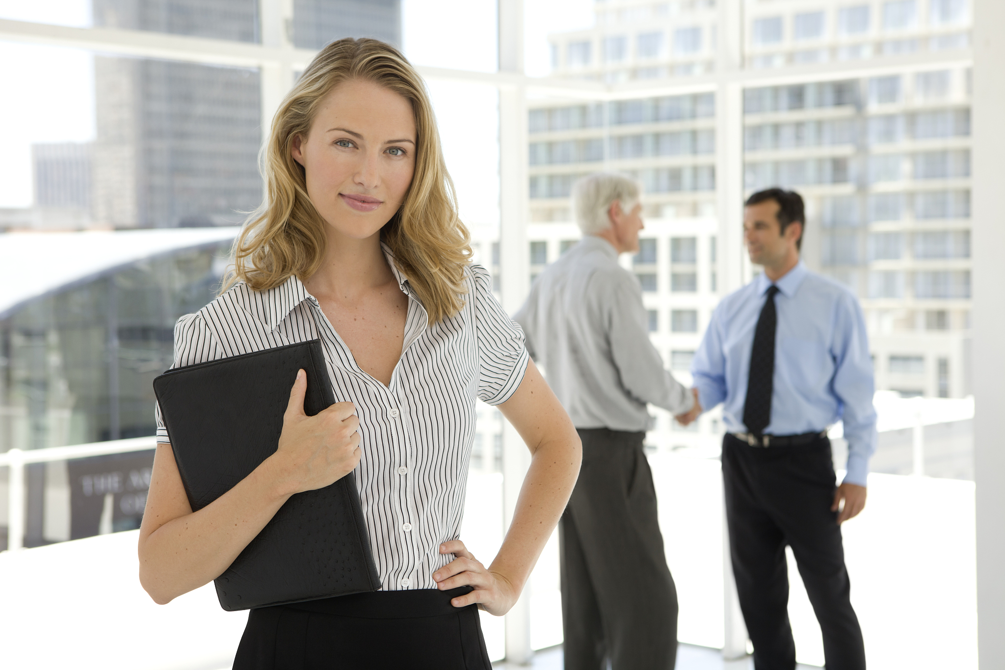 一家跨境电商企业的hr请你撰写3000字的实习报告