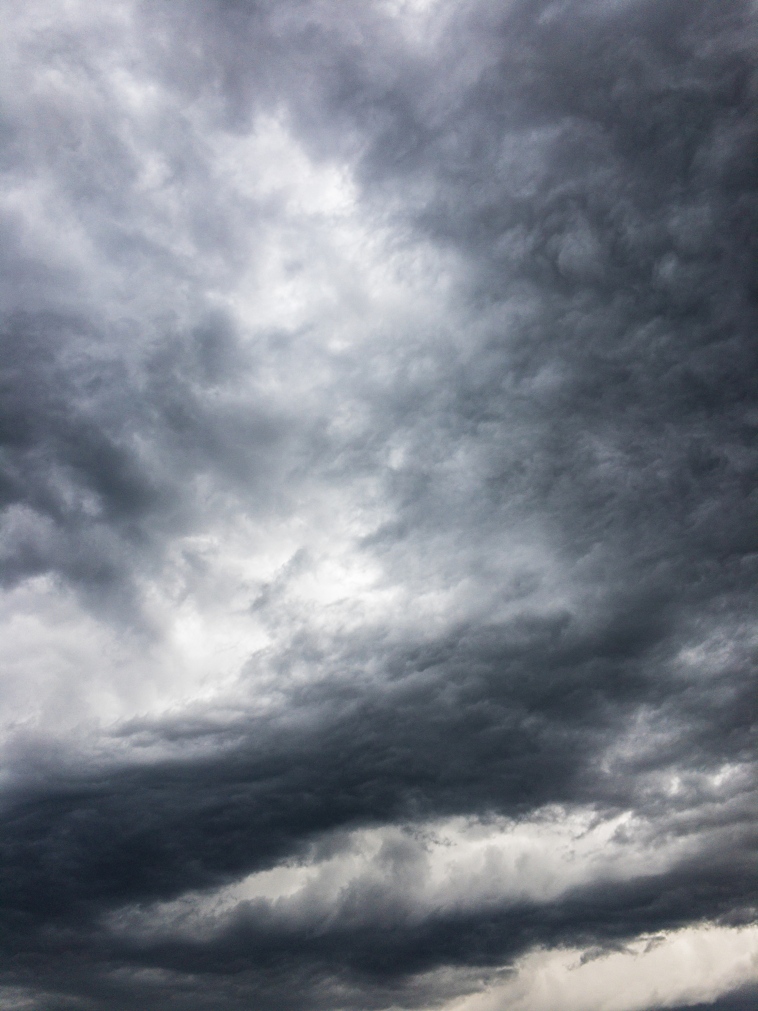 描写心情低落的诗句：10句触动心灵的诗意表达