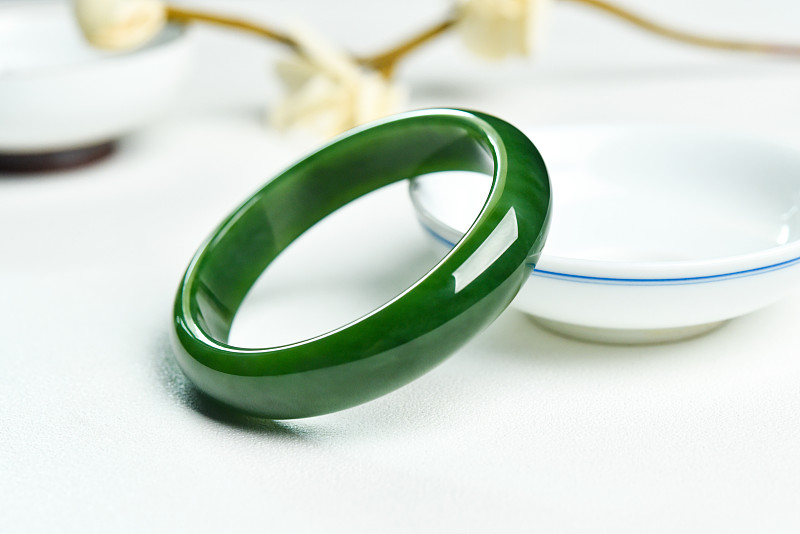 东陵玉手镯价格多少钱？_东陵玉手镯价格参考