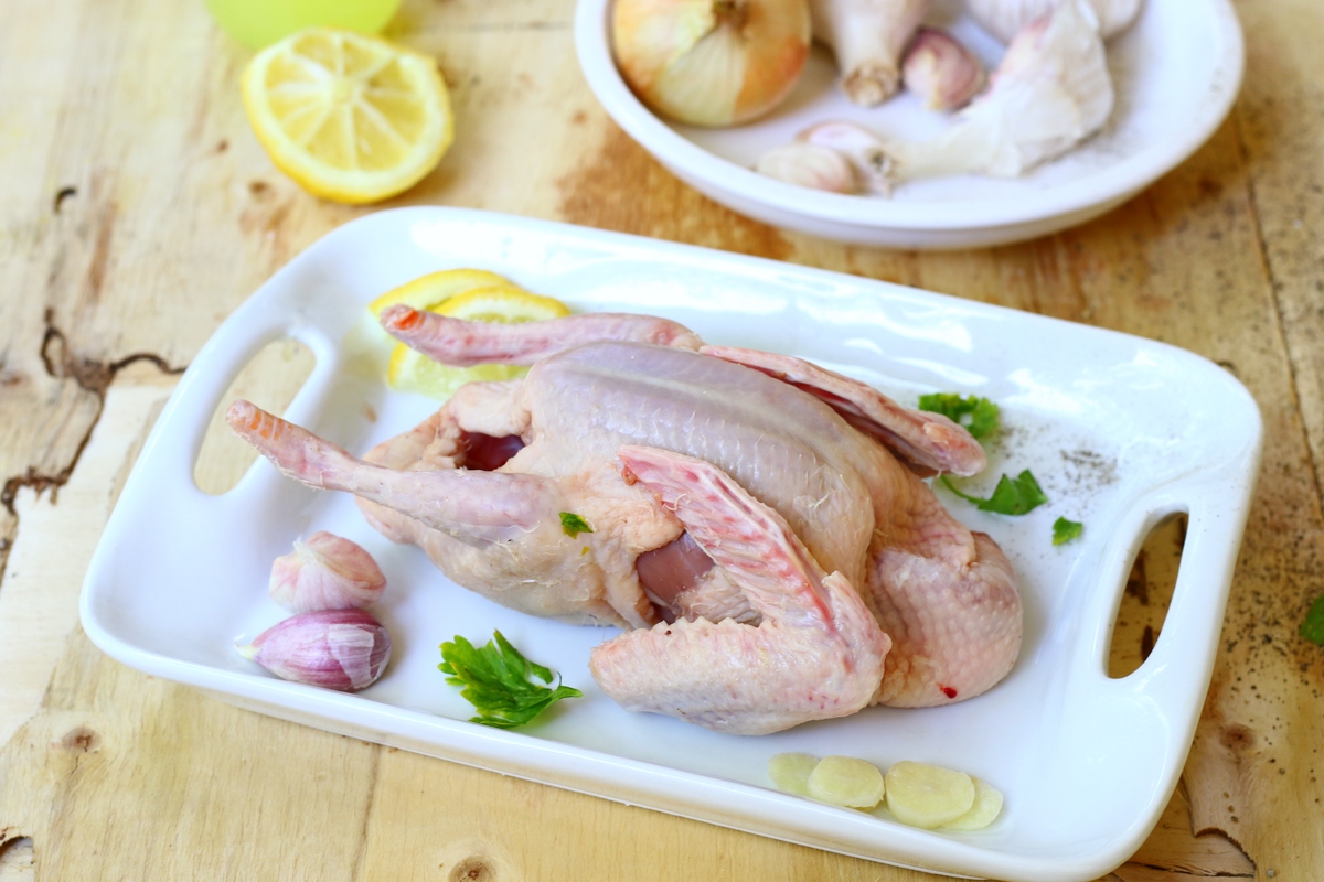 乳鸽的口感：嫩滑鲜美，带嚼劲！