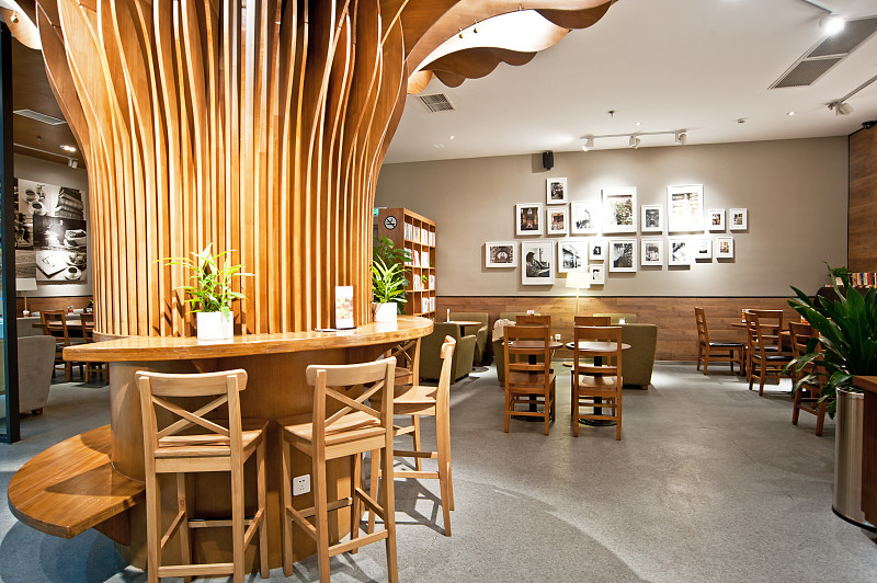 明亮现代咖啡馆：市中心舒适放松的理想场所