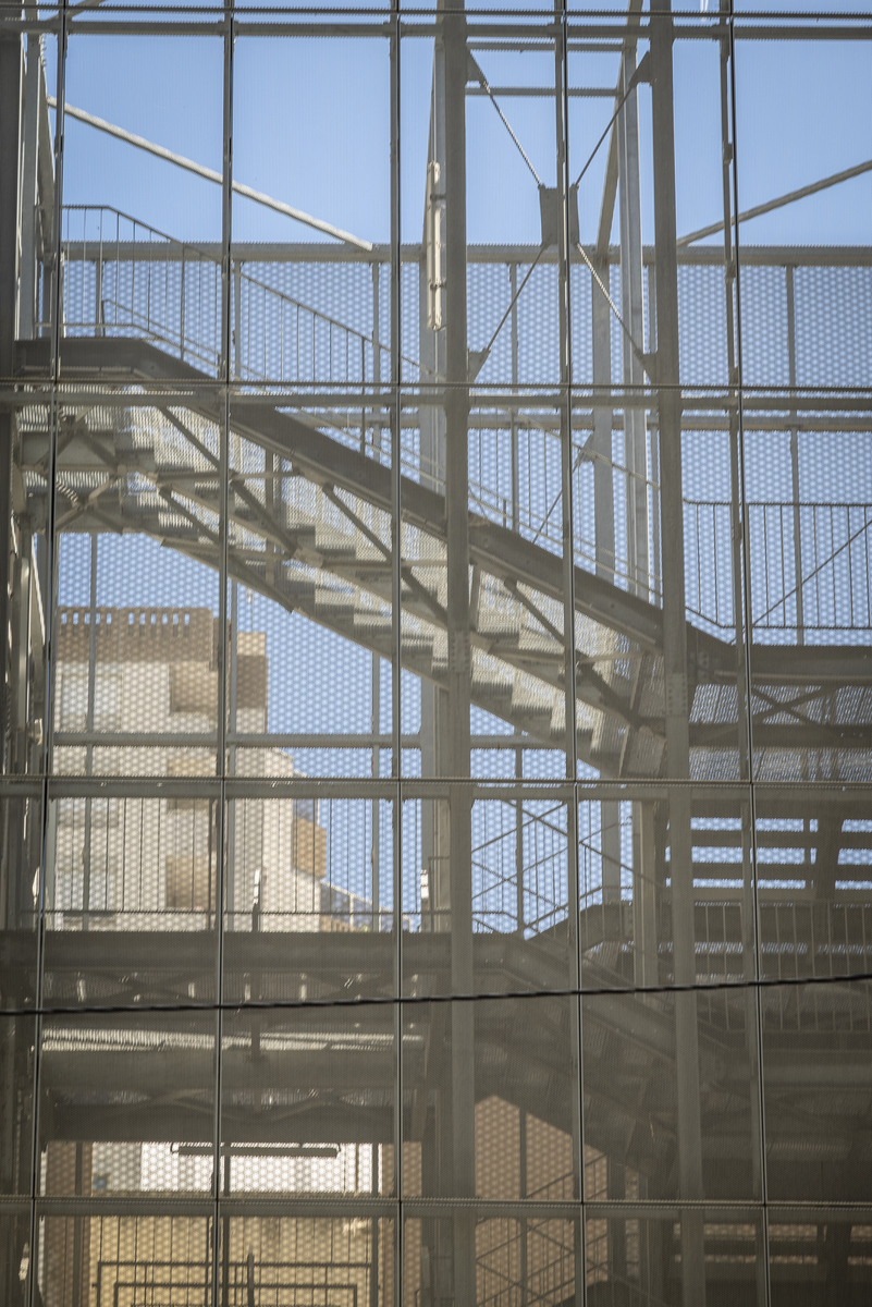 下一篇不少于400词的关于钢框架仓库设计的英文文章