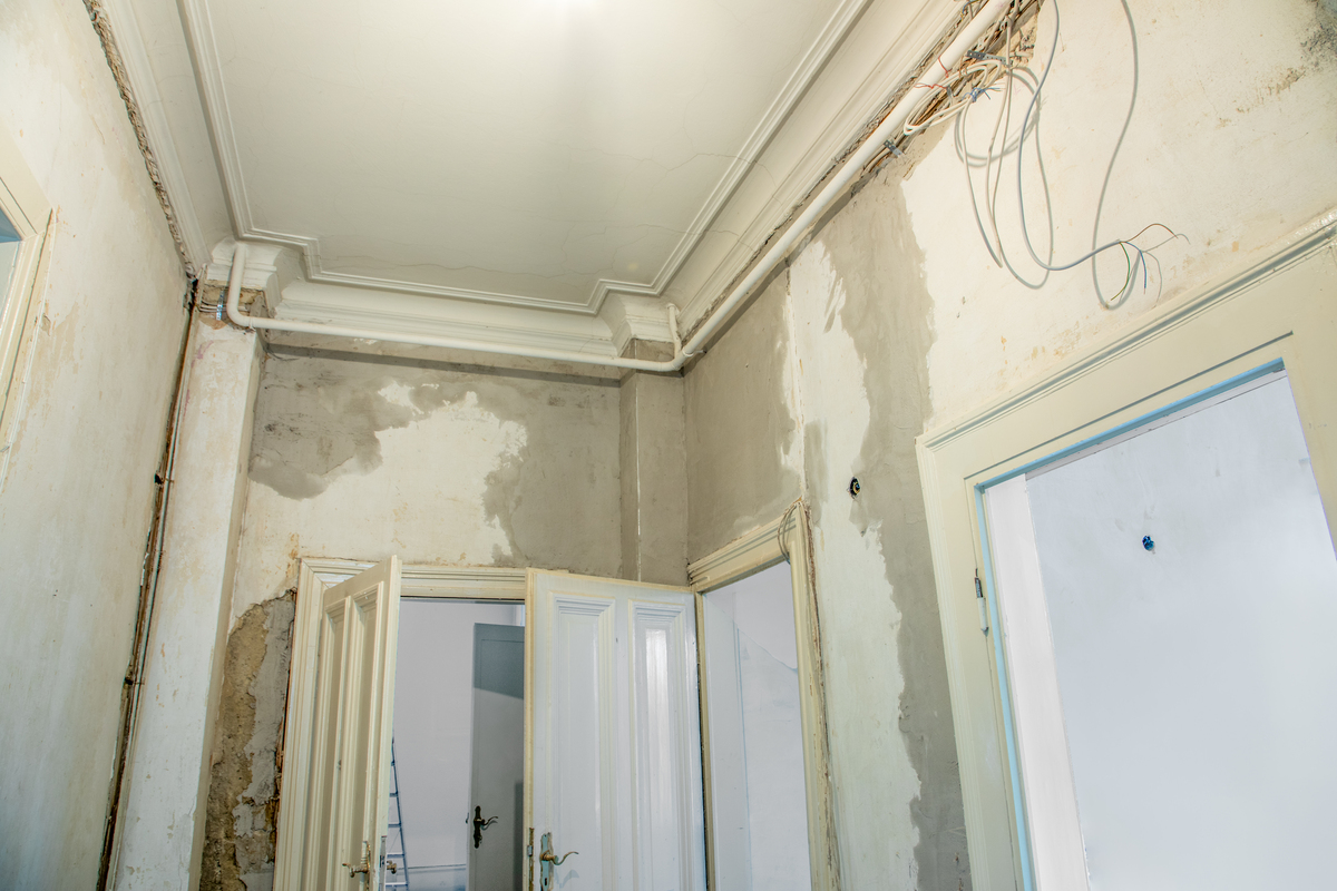 石膏线斜角切割技巧：完美处理拐角15公分预留