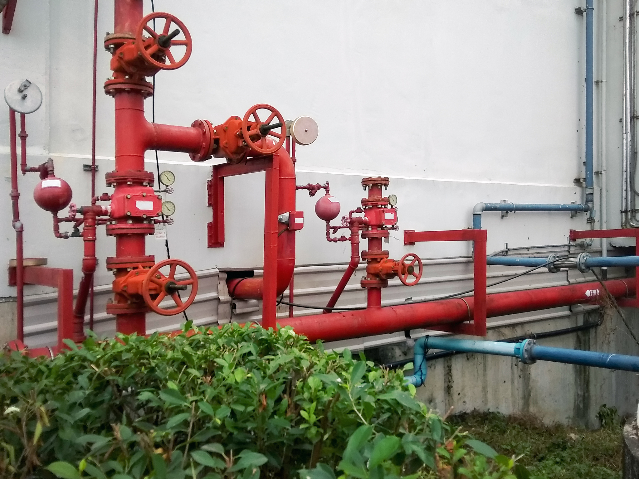 湿式报警阀接空压管起啥作用帮我用200字详细描述