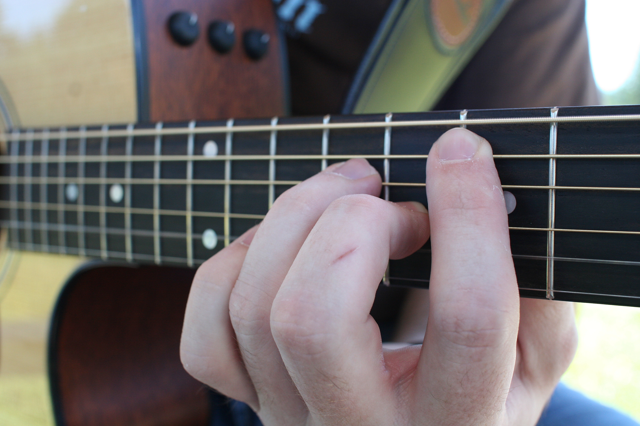 5种吉他指型：全面解析指型作用与技巧