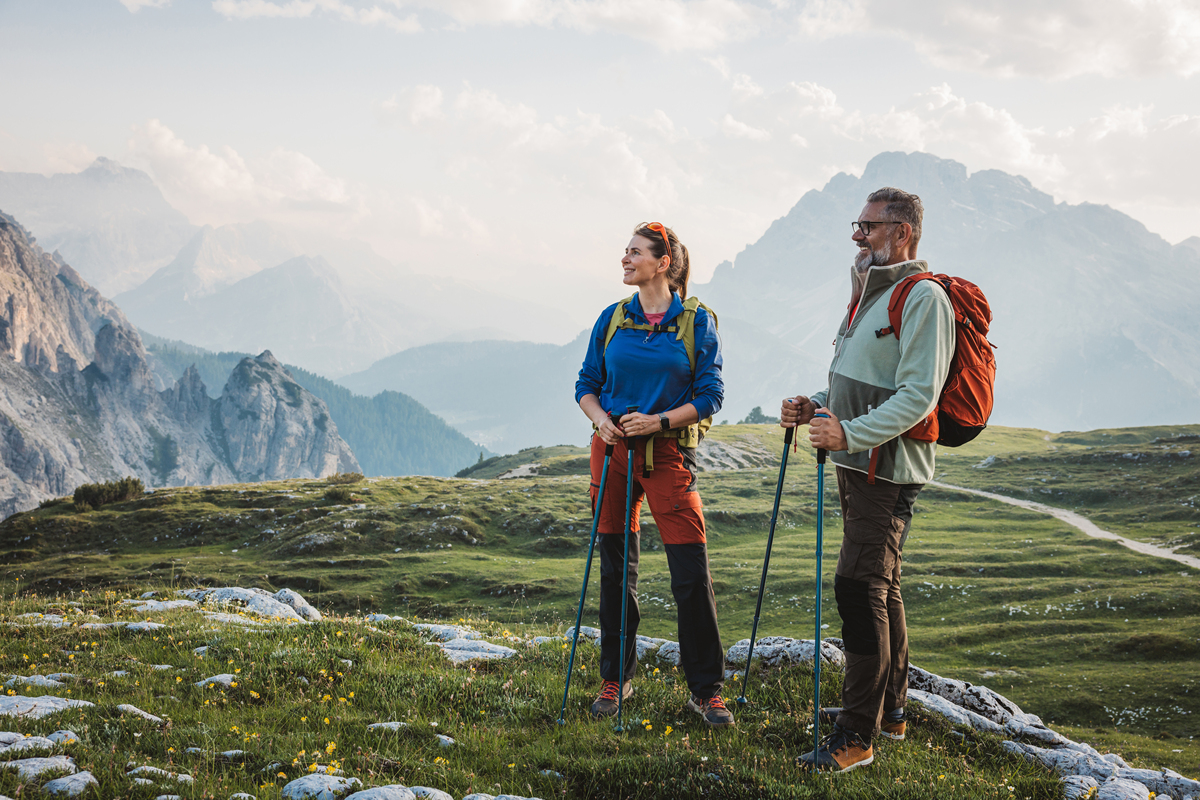 以户外旅行去了解世界为题重新编写标题写一篇1200字中文文章