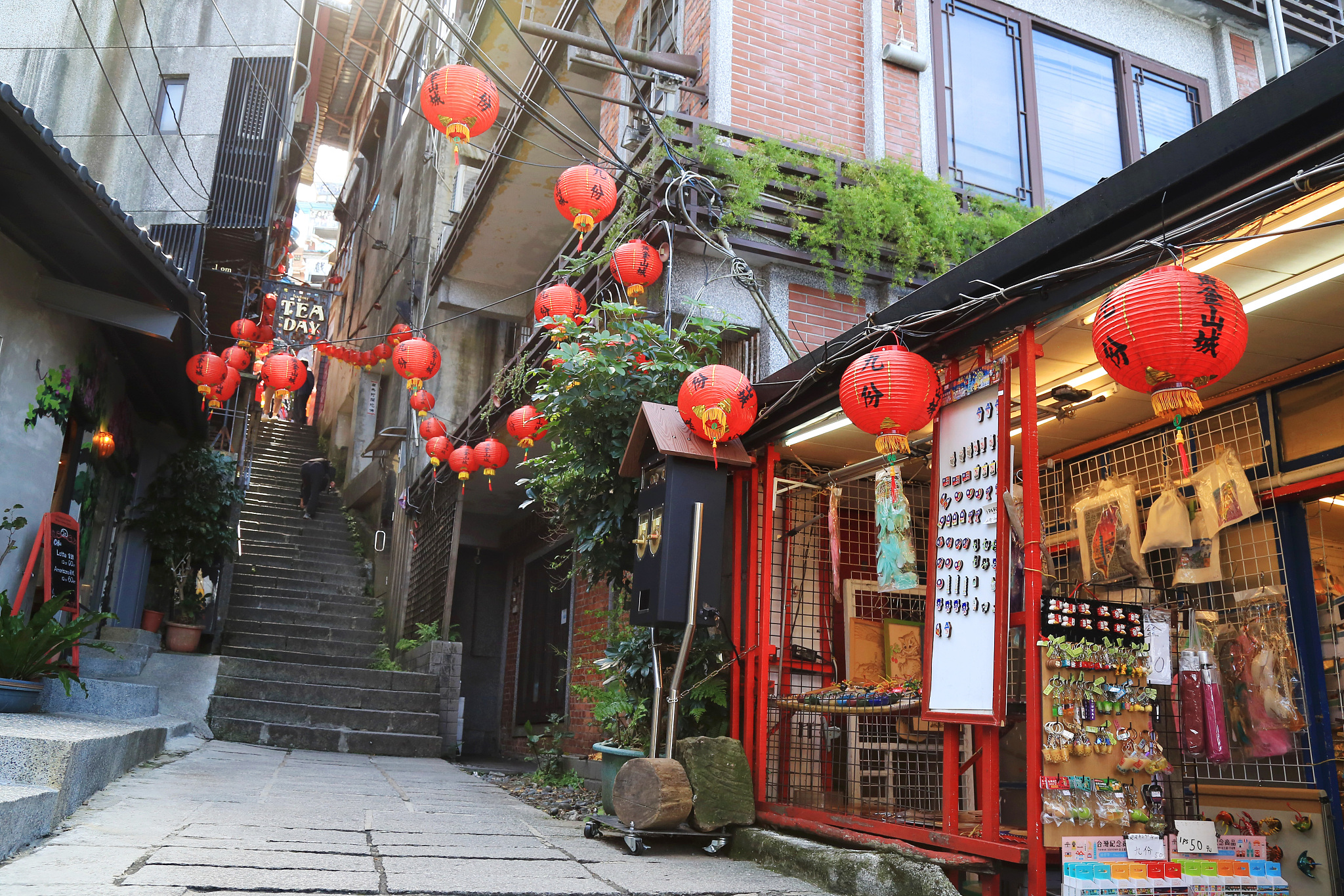 广州旅游职业学校2023年招生专业：旅游规划与管理、旅游英语、旅游文化等