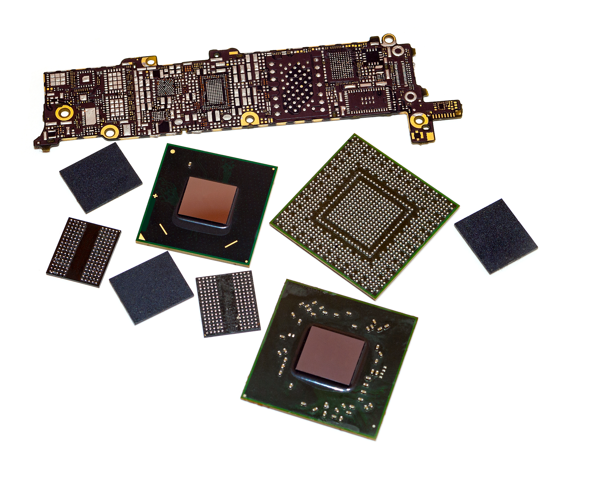半导体存储器类型: SRAM与DRAM详解