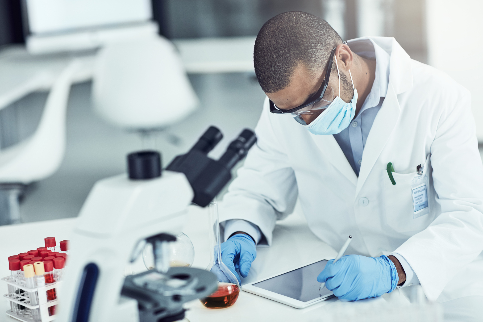重庆医药高等专科学校卫生检验与检疫技术专业：未来发展趋势与就业前景