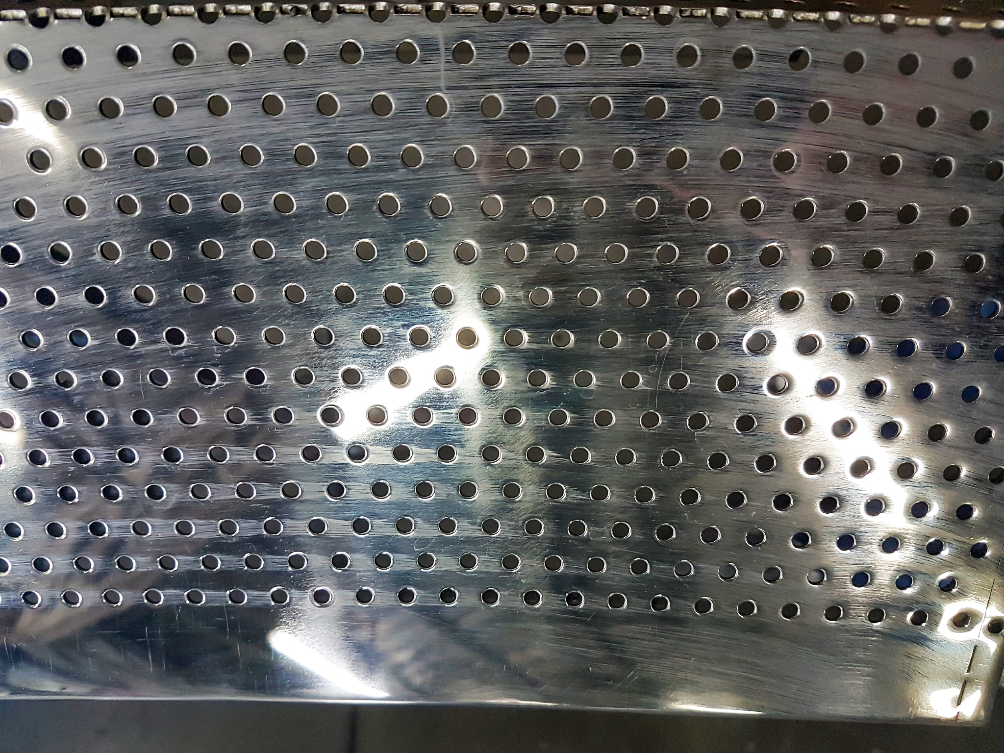 凹凸落料与冲孔设计：金属加工的精细工艺