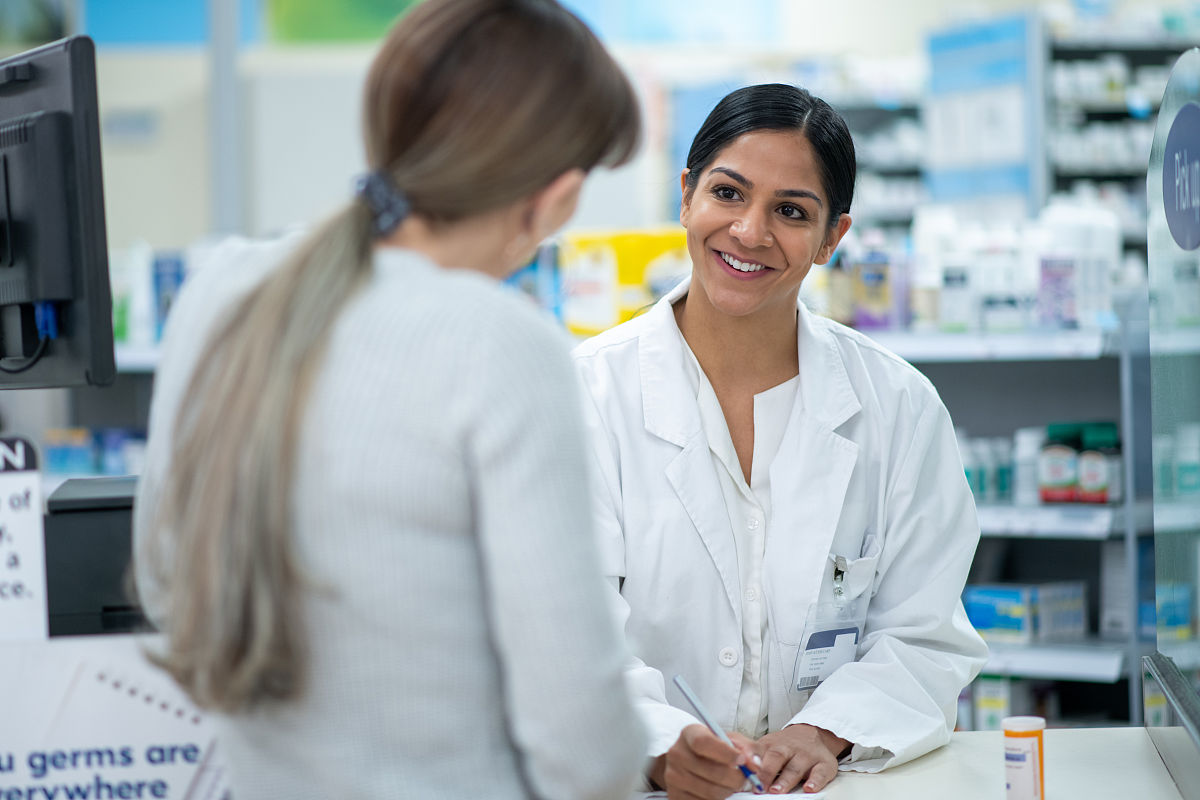 重庆护理学校药剂师以后工作怎么样呀？工资待遇好吗？