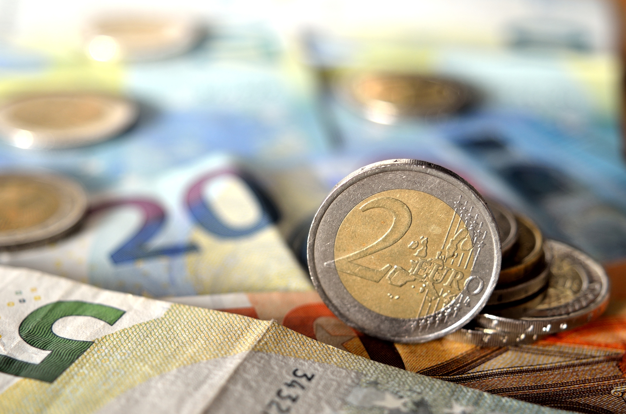 √20 能否直接写成 2√5？