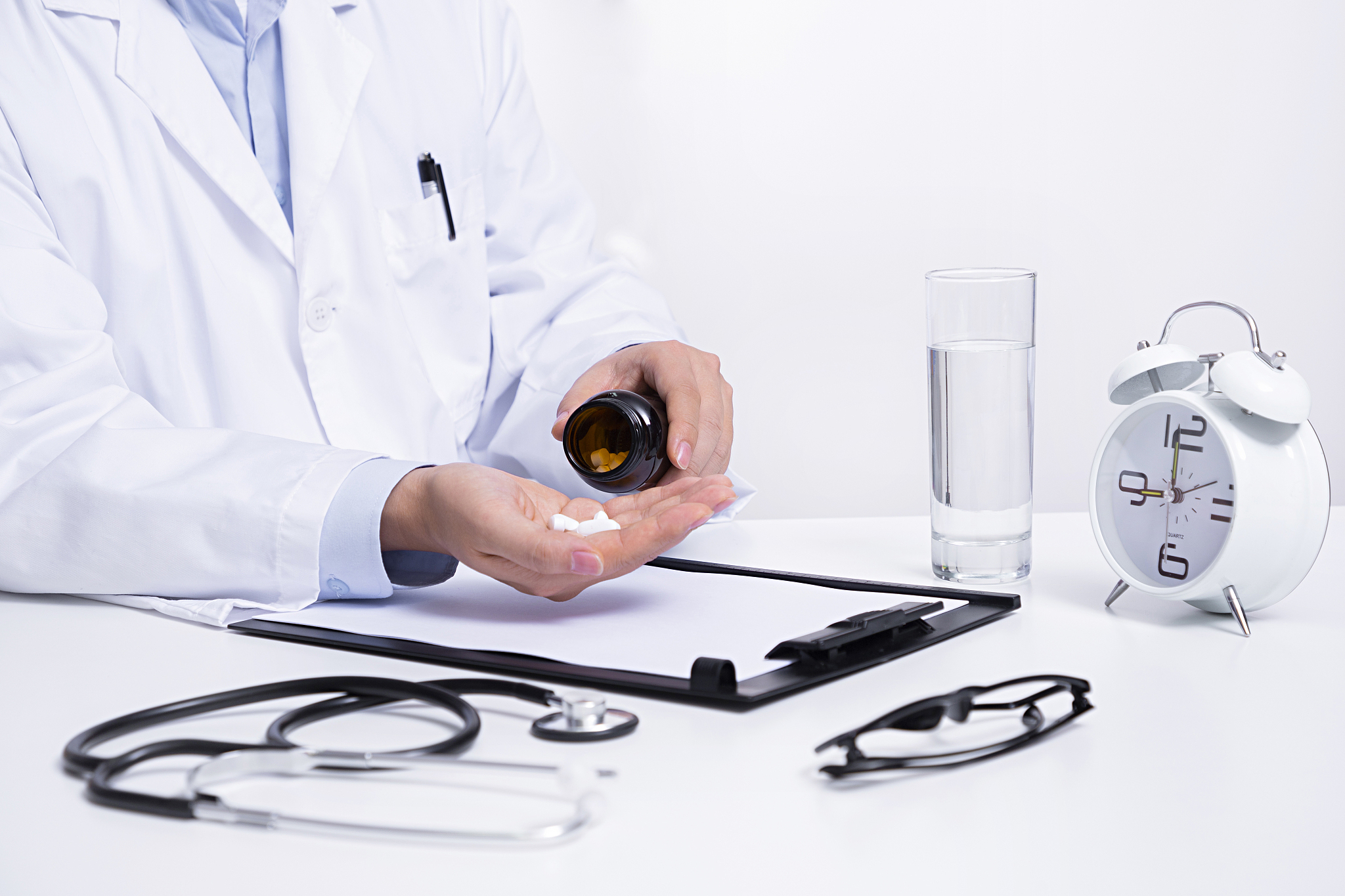 hand motion of medical staff with medical instruments photo. 086
