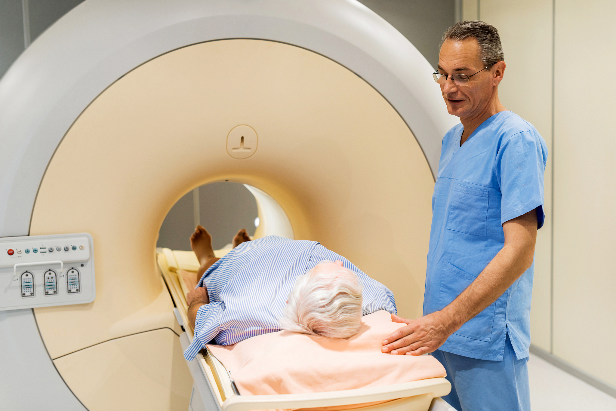 radiologist talking to a patient.