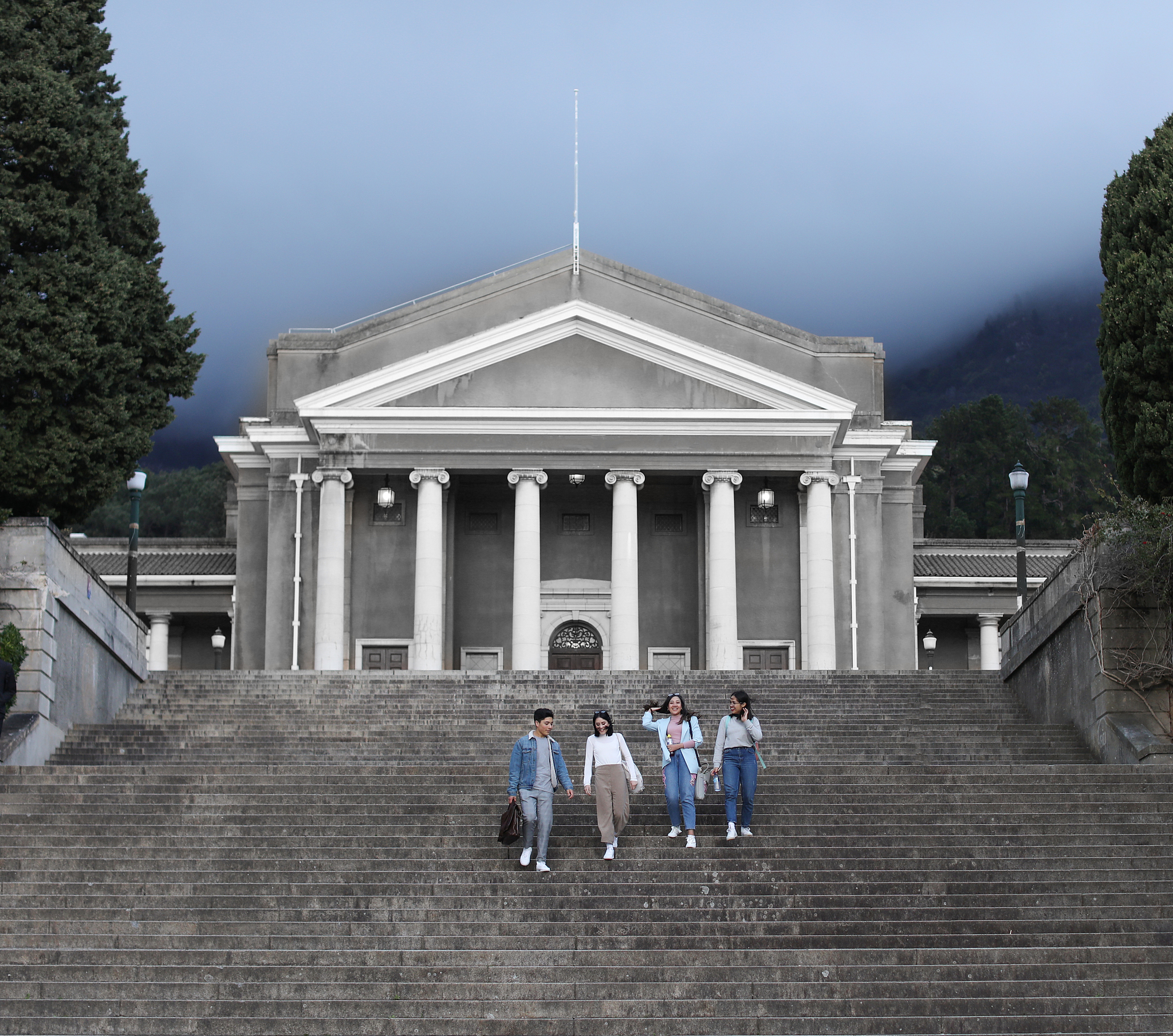 近现代中国大学教育制度变革对社会发展的影响：历史、过程与影响