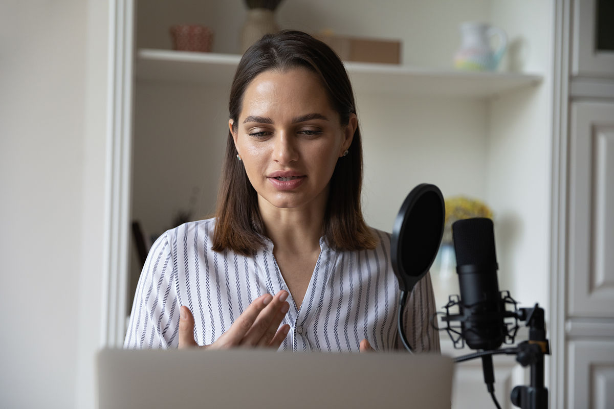 播音与节目主持就业方向好吗用