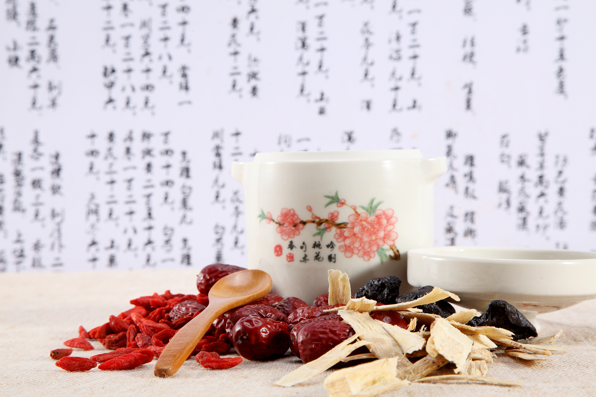 黄土汤和赤小豆当归散：治疗先便后血的两种经典方剂