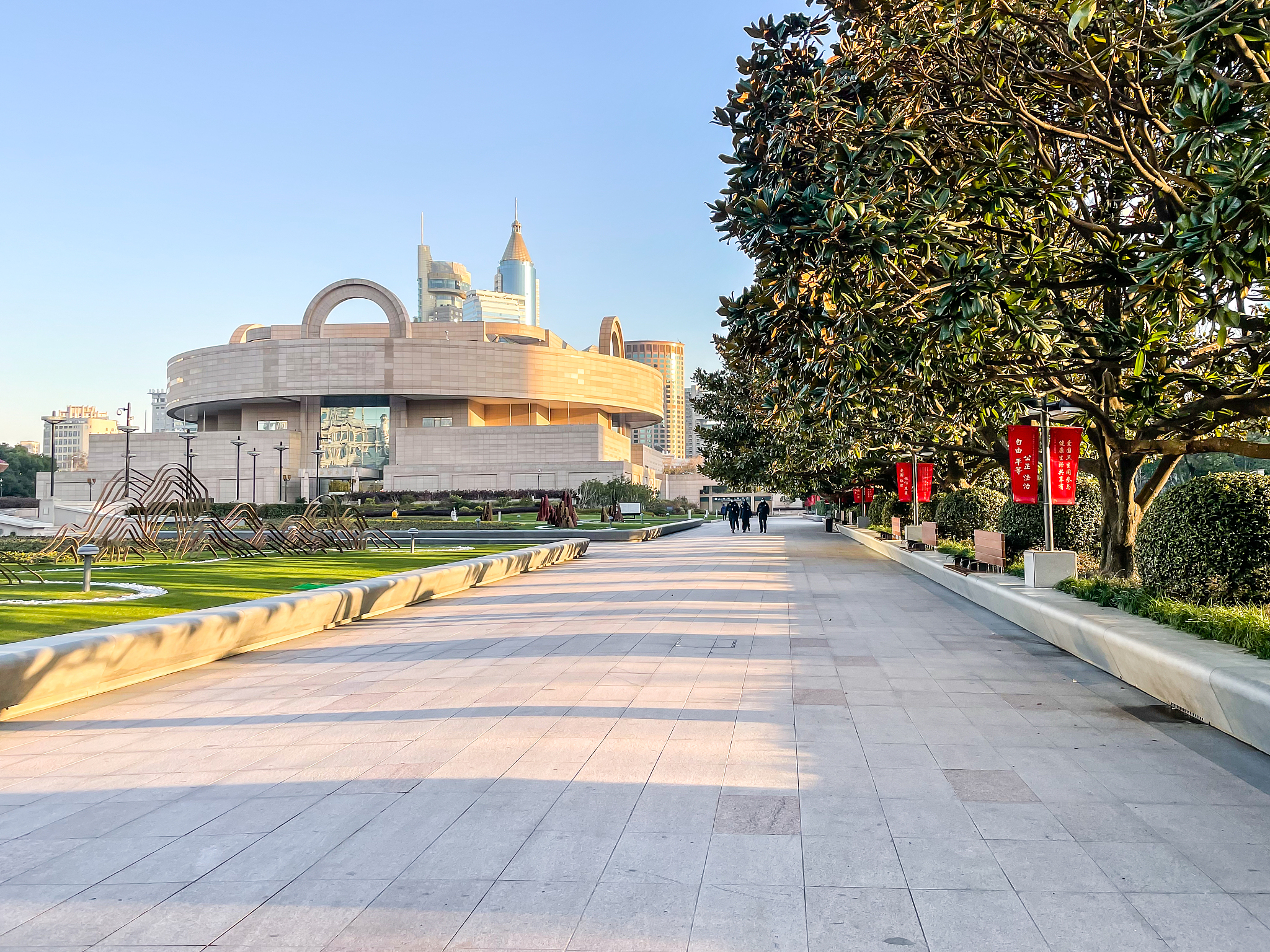 上海静安区延安路附近有哪些展览馆吗？