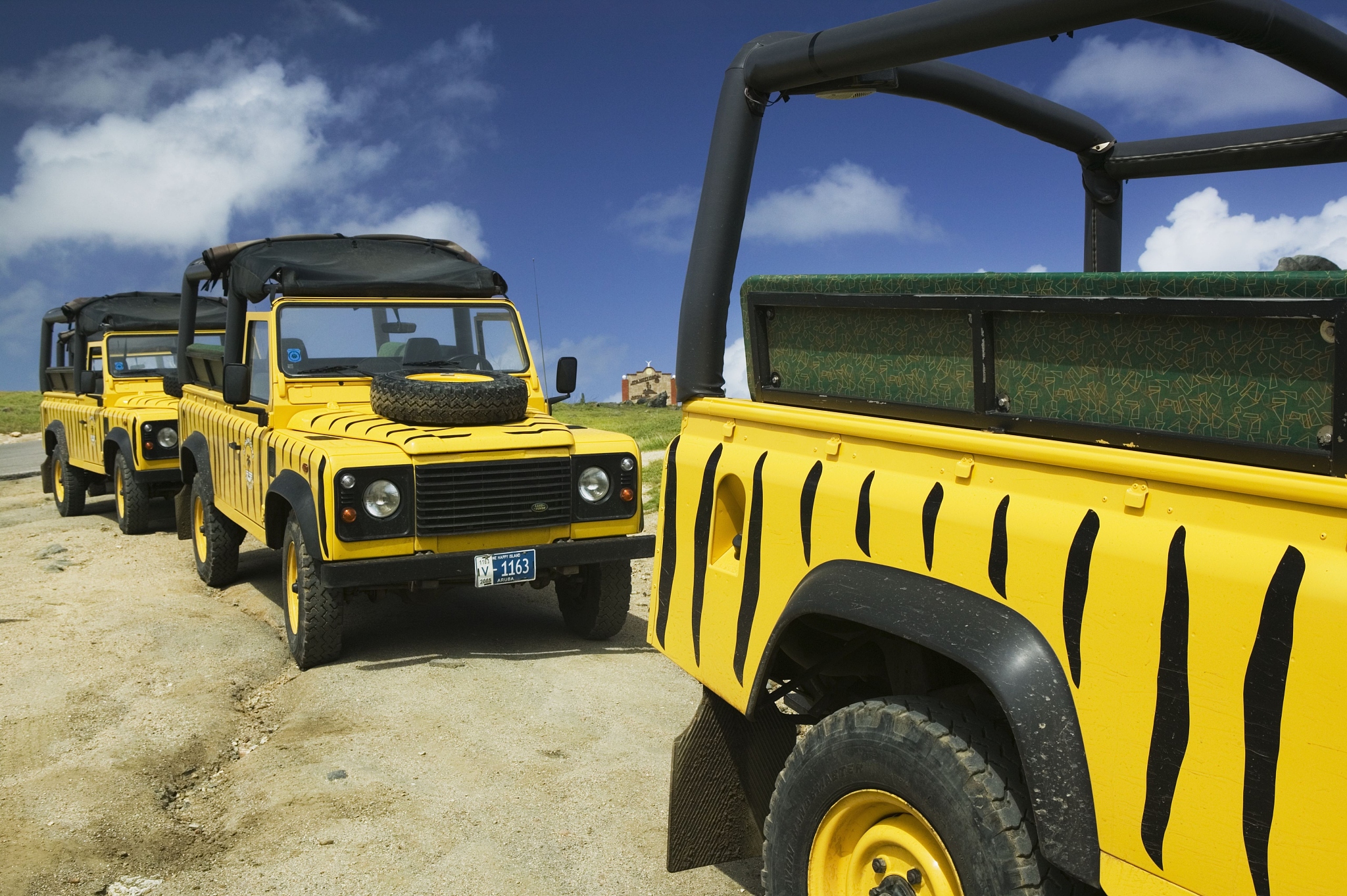 land rovers at natural bridge, paradera